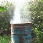 Smokehouse from a barrel in working mode